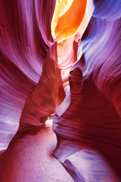 fundo abstrato antelope canyon, arizona, américa - lower antelope canyon - fotografias e filmes do acervo