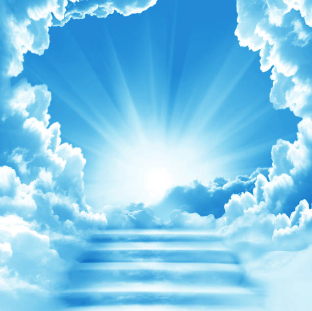 天国への階段.空の階段。 太陽と白い雲を持つコンセプト。概念宗教の背景 - gods rays ストックフォトと画像