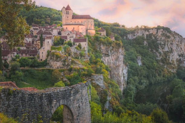 istock Saint-Cirq-Lapopie, France 1304515738