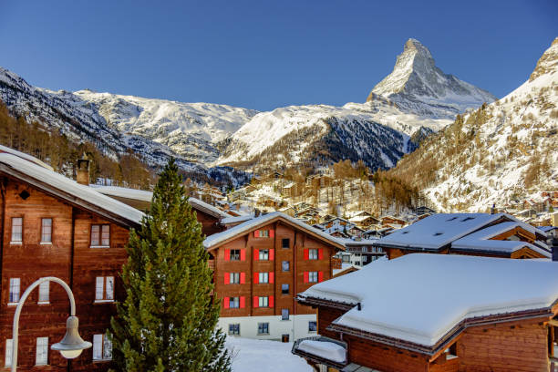 stadt zermatt - zermatt stock-fotos und bilder