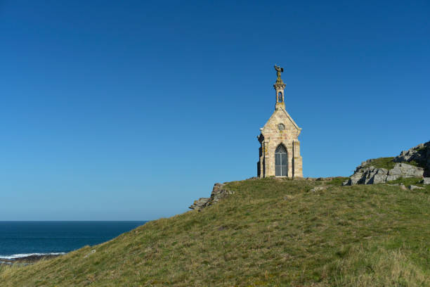 istock Beach Saint-Michel Erquy - chapel islet 1304545070