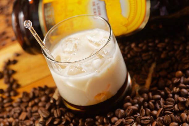 Unmixed White Russian cocktail made with vodka, coffee liqueur and cream served with ice in an Old Fashioned glass. Unmixed White Russian cocktail made with vodka, coffee liqueur and cream served with ice in an Old Fashioned glass. coffee liqueur stock pictures, royalty-free photos & images