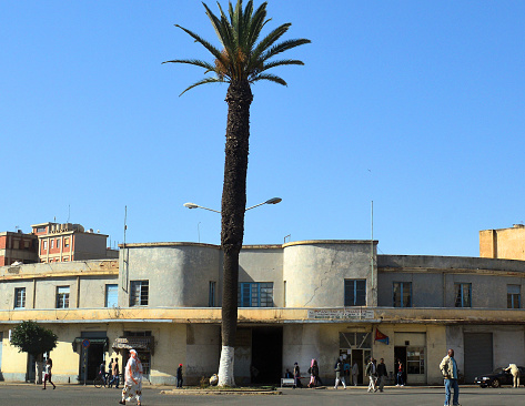 Asmara, Eritrea: streamlined art deco building of the Autorimessa Principe (1940) - later became the Red Sea Pension, now a government office, the Administration of Sub Zone Maakel Keterna (Souk, Central Zone, Tab'ah), Nafka and Fenkil streets, Corso del Re and Viale Duca degli Abruzzi - Asmara, a Modernist City of Africa - UNESCO World Heritage Site
