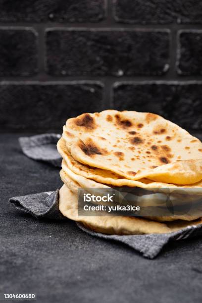 Pita Bread Traditional Jewish Food Stock Photo - Download Image Now - Flatbread, Naan Bread, Arabia