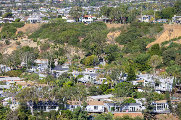 istock Pacific palisades hills and houses 1304623498
