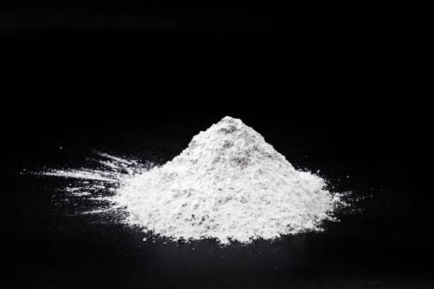 calcium oxide, also called quicklime, quicklime. Industrial product used in construction