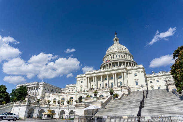 天気のような明るい未来を持つ米国議会議事堂 - capitol hill voting dome state capitol building ストックフォトと画像