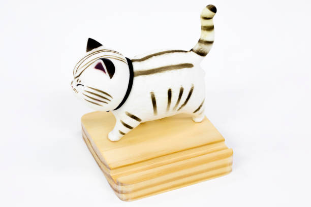 istock A white cat figurine on a white background 1304660523