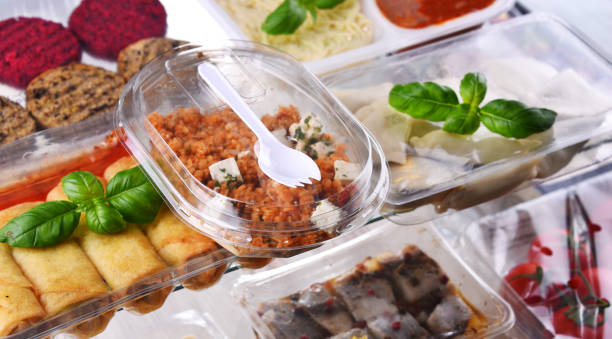 a variety of prepackaged food products in plastic boxes - modo de preparação de comida imagens e fotografias de stock