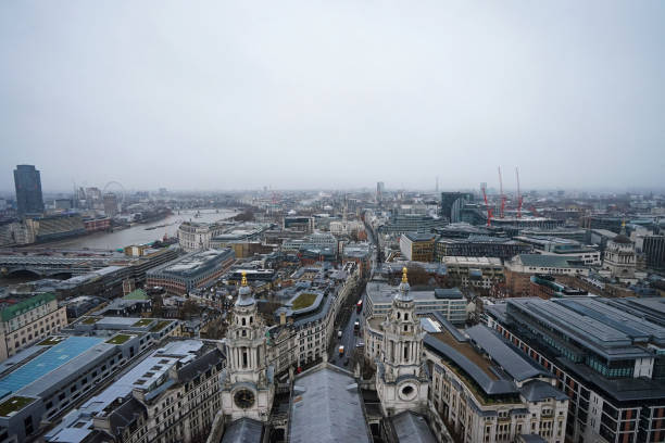 세인트 폴 대성당 옥상 테라스에서 런던 도시 경관과 스카이라인의 최고 전망 - st pauls cathedral tourism river fog 뉴스 사진 이미지