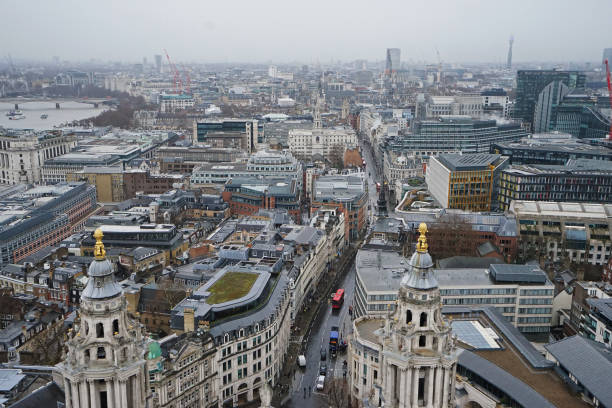 세인트 폴 대성당 옥상 테라스에서 런던 도시 경관과 스카이라인의 최고 전망 - st pauls cathedral tourism river fog 뉴스 사진 이미지