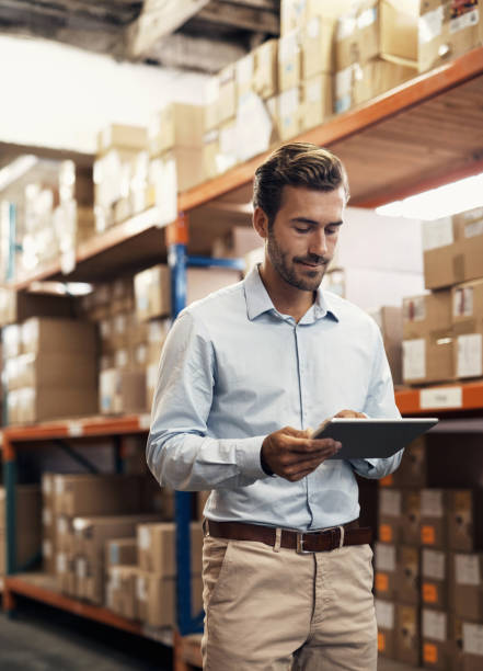 istock Keeping track of all consignments 1304746034