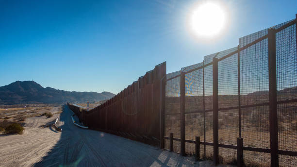 la frontera internacional entre méxico y estados unidos - department of homeland security fotografías e imágenes de stock