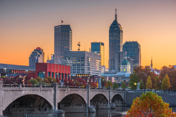 indianapolis, indiana, usa skyline on the white river - indianapolis skyline cityscape indiana imagens e fotografias de stock