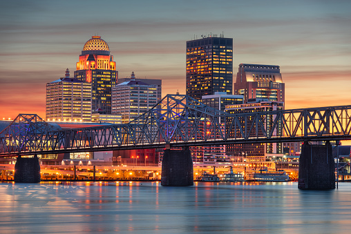 Louisville, Kentucky, USA skyline on the Ohio River at dusk.