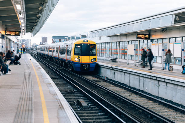 Train arrives at the platform in a station in London downtown Train arrives at the platform in a station in London downtown commuter train photos stock pictures, royalty-free photos & images