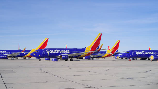 mantenimiento de aviones boeing 737 max 8 de southwest airlines - southwest usa fotografías e imágenes de stock