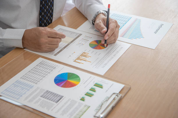 istock Business performance and return on investment analysis 1304834373
