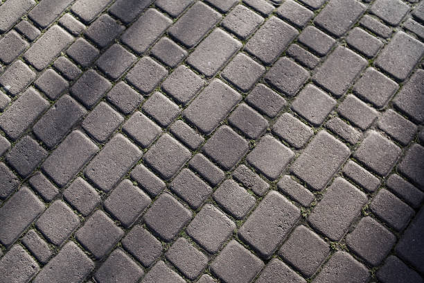 textura de adoquines de piedra arqueada - paving stone avenue stone curve fotografías e imágenes de stock