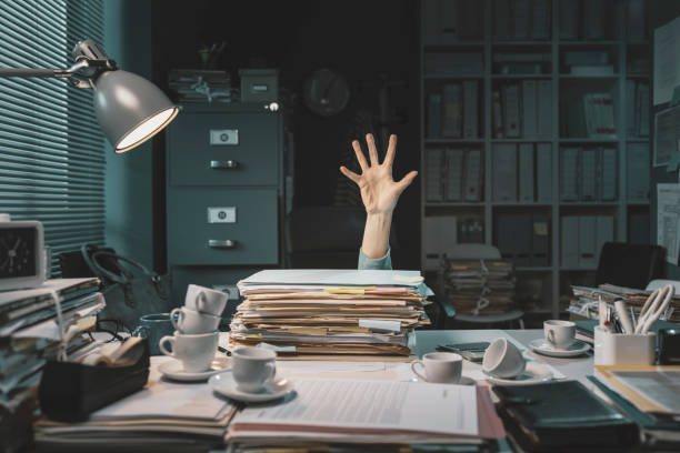 office worker overwhelmed with paperwork - frustration imagens e fotografias de stock