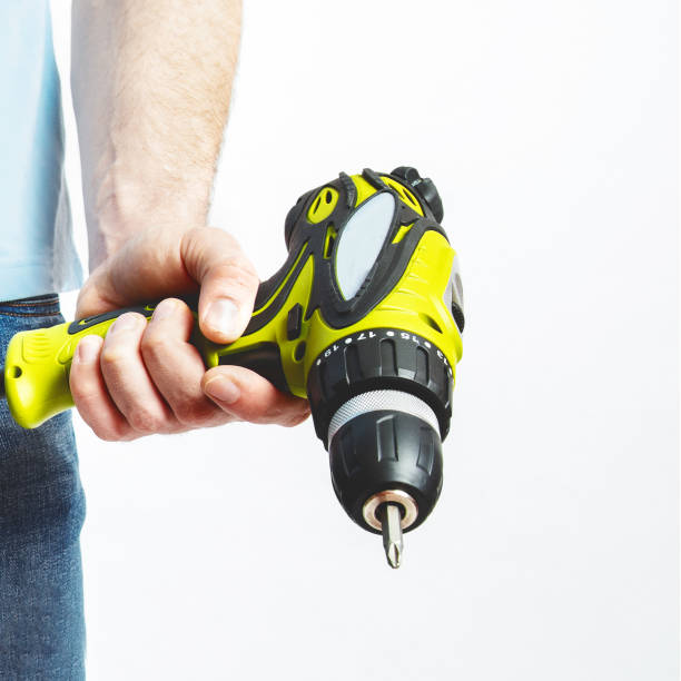 手の電気用具:手の緑の電気のドライバー - hand drill hand tool screwdriver drill ストックフォトと画像