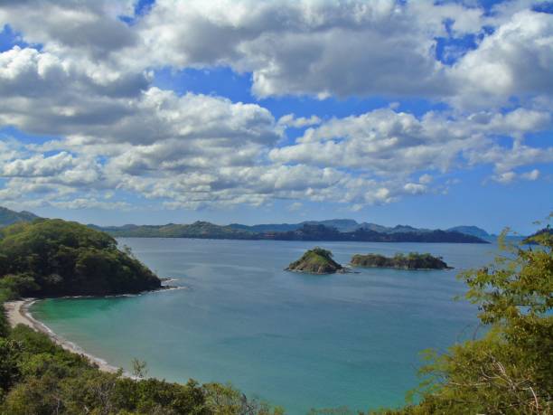 istock Amazing ocean view on a cloudy day 1304907525