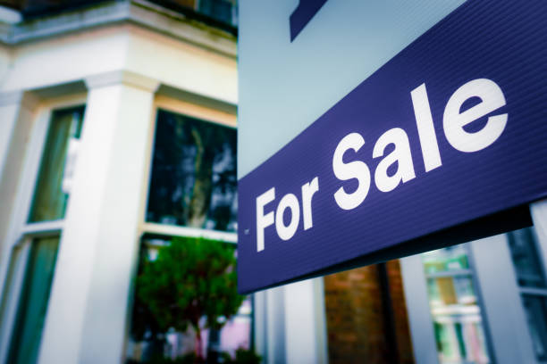 istock Estate agent For Sale sign 1304922898
