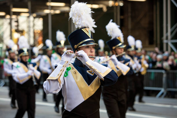 st. patrick's day parade - parade band imagens e fotografias de stock