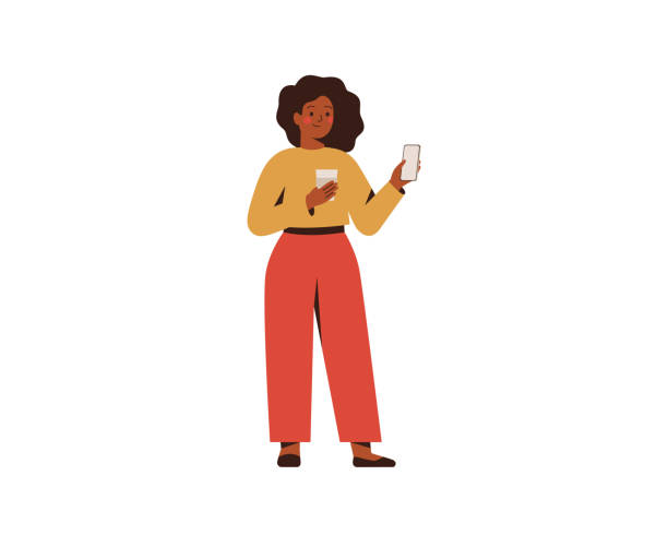 illustrations, cliparts, dessins animés et icônes de femme d’affaires noire bavardant sur le smartphone et boit le café. la jeune femelle foncée de peau vérifie des médias sociaux sur son portable. - tenir