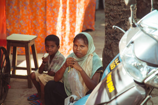 goa, india - 24 de diciembre de 2011: casta india - caste system fotografías e imágenes de stock