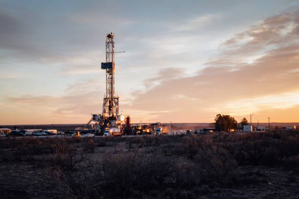 Oil Rig at Sunrise in New Mexico An oil rig in the New Mexican planes at sunrise drilling rig stock pictures, royalty-free photos & images