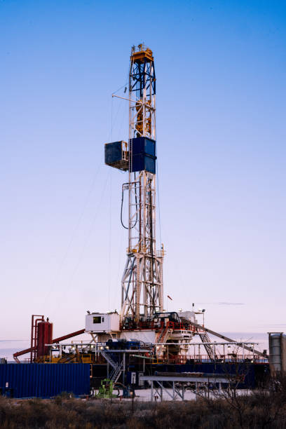 oil rig at sunrise in new mexico - oil industry industry new mexico oil drill imagens e fotografias de stock