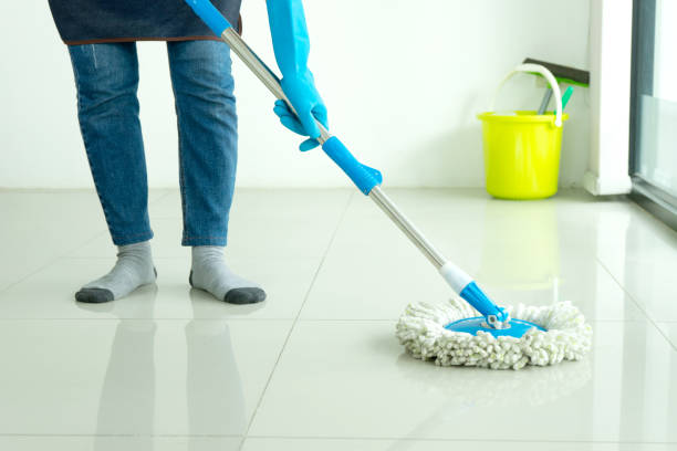 istock Staff are cleaning the floor with a mop 1305012424