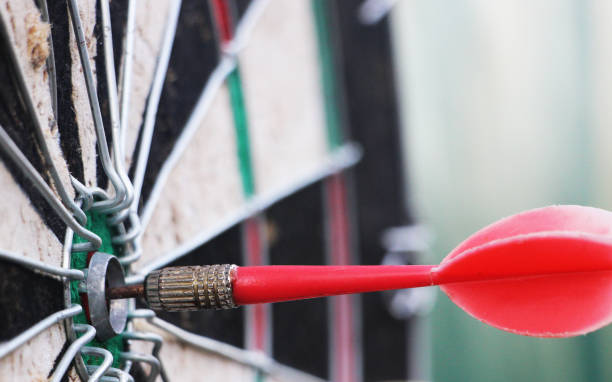 istock Dartz arrow in the red aim point. Nusiness sucess concept 1305062707