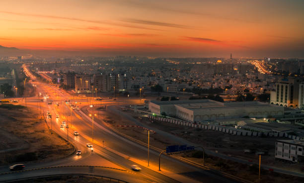 maskat wieczorem - oman greater masqat road aerial view zdjęcia i obrazy z banku zdjęć