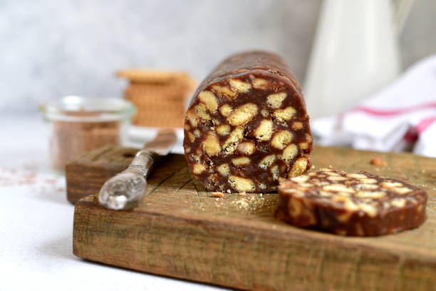 홈메이드 맛있는 초콜릿 살라미 케이크 - italian culture chocolate candy chocolate truffle 뉴스 사진 이미지