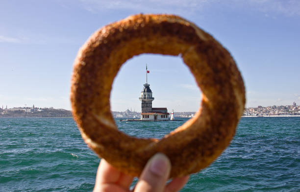 istock Simit with Maiden's Tower / Kiz kulesi 1305164560