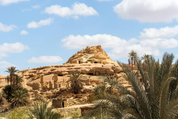 ancient cemetery hill in the town of siwa in the libyan desert - desert egyptian culture village town imagens e fotografias de stock