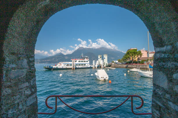 terminal traghetti varenna sul lago di como, italia - southern europe public transportation international landmark local landmark foto e immagini stock