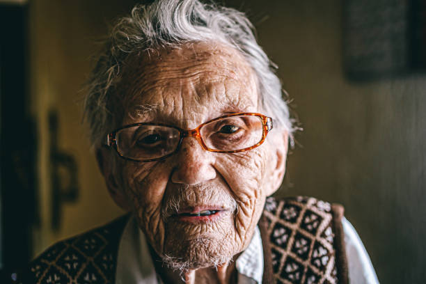 portrait of woman over 90 years old - 110 imagens e fotografias de stock