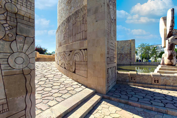 merida, an iconic homeland monument monumento a la patria sculptured by romulo rozo, located at the runabout of paseo de montejo - runabout imagens e fotografias de stock