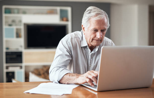 istock Technology makes it easier for me to do my finances 1305249915