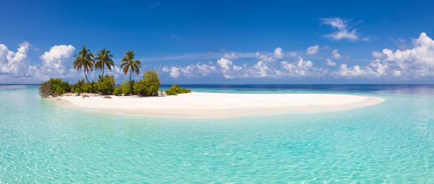 dreamlike tropical island - lagoon tranquil scene sea water imagens e fotografias de stock