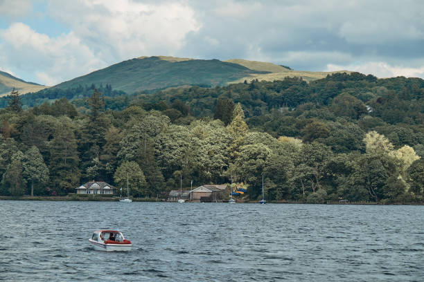 windermere lake, park narodowy lake district, wielka brytania - windermere district zdjęcia i obrazy z banku zdjęć