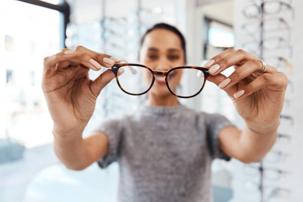 il faut le voir pour le croire. - lunettes de vue photos et images de collection