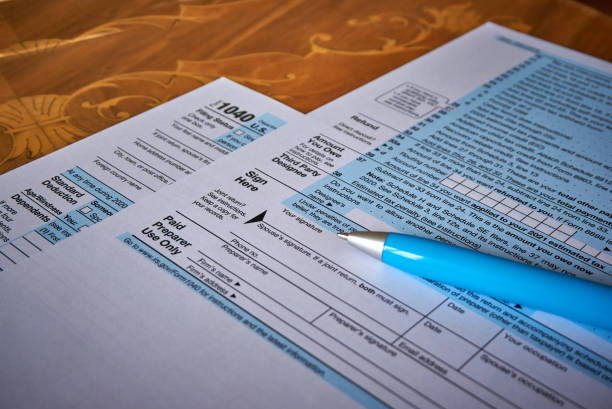 istock US 1040 Tax Form 1305322714