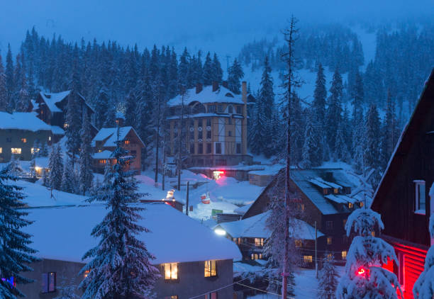 ski resort winter twilight dragobrat - dragobrat imagens e fotografias de stock