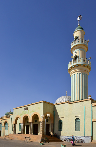 Asmara, Eritrea: Great Mosque of Asmara, Al Kulafah Al Rashidan, it was built in 1938 (Anno XVI E.F.) on the initiative of Benito Mussolini, architect Guido Ferrazza, blend of the architectural styles of Rationalist, Classical, and Islamic - portico made in the form of a neoclassical loggia and fluted minaret, imitating a Doric column - facade on Salem Street / Via Piemonte - Asmera, a Modernist City of Africa - UNESCO World Heritage Site.