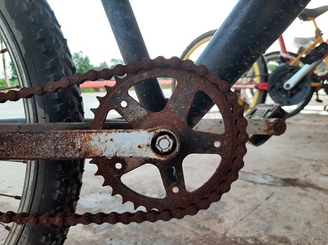 the front gear and chain of the bike is rusty