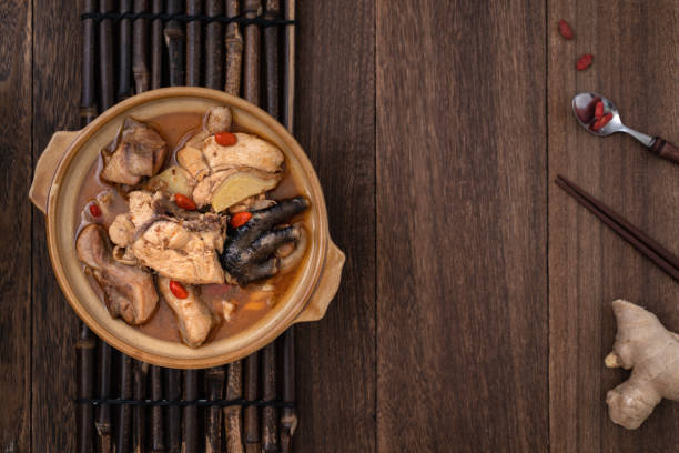 sopa de frango de gergelim caseira caseira - soup chinese culture herbal medicine chinese medicine - fotografias e filmes do acervo